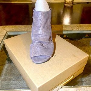 Gentle Souls by KENNETH COLE “CAMELIA”